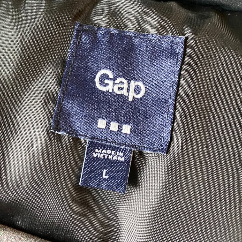 GAP QUILTED PUFFER VEST - Picture 3 of 8